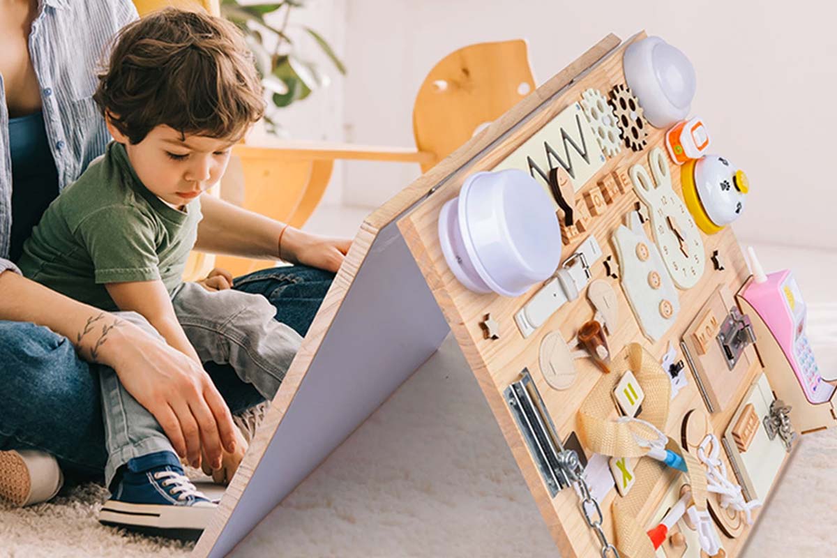 Busy Board : Jeux d'Activités Sensorielles pour enfants Busy Board : Jeux d'Activités Sensorielles pour enfants
