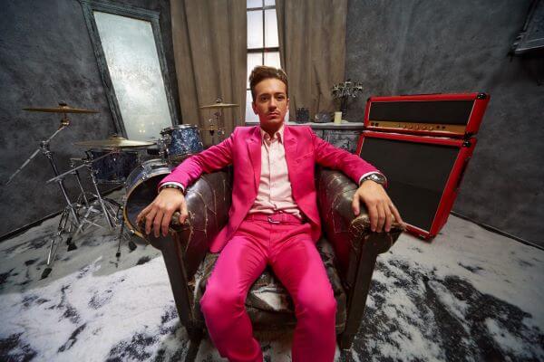 Idées de costumes d'été pour hommes 5 Un costume rose