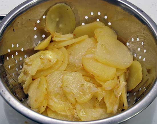 Casserole d'œufs au plat avec pommes de terre