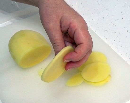 Casserole d'œufs au plat avec pommes de terre