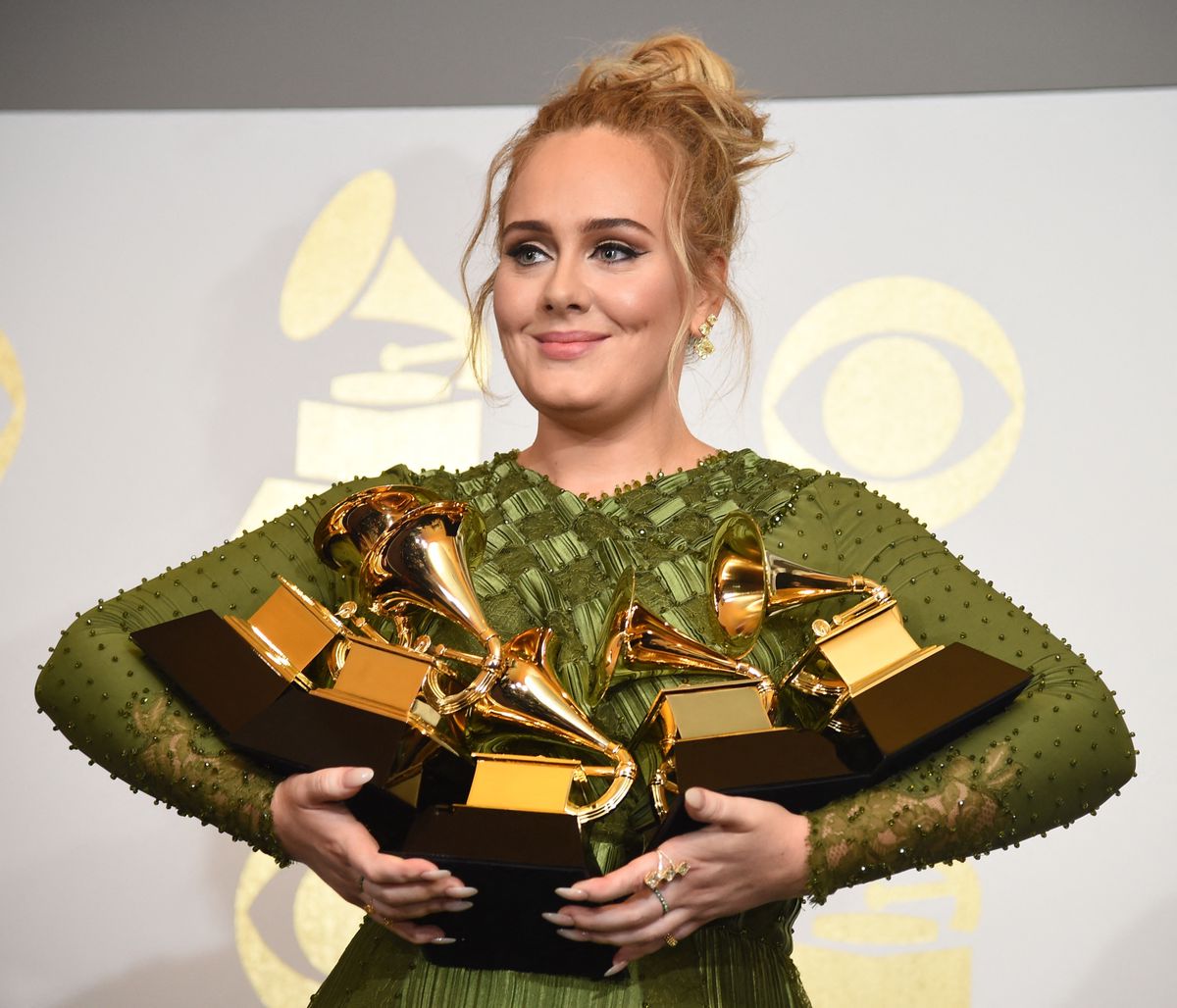 Musique: «Arrêtez de jeter des choses sur les artistes!» lance Adele