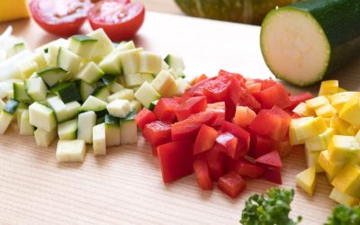 Astuces maison pour conserver vos fruits et légumes DÉJÀ COUPÉS plus longtemps !