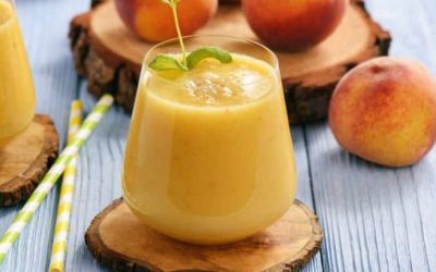 Découvrez la recette du smoothie à l’avoine et à la pêche pour un petit-déjeuner sain et délicieux !