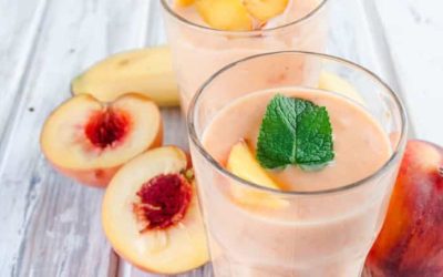 Découvrez le délicieux et sain dessert : Shake à la pêche et au yaourt, une explosion de saveurs naturelles ! 🍑🥛💥