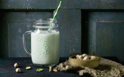 Découvrez le délicieux smoothie vert aux pistaches, bourré d’antioxydants et de fibres !