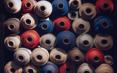 Découvrez les différents types de tissus et leurs utilisations dans l’industrie de la mode – un guide indispensable !