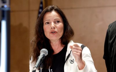 Fran Drescher, la Nounou d’enfer qui secoue Hollywood : découvrez son incroyable parcours !
