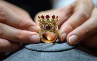 Incroyable : Découvrez le prix exorbitant de la bague du célèbre Tupac aux enchères !