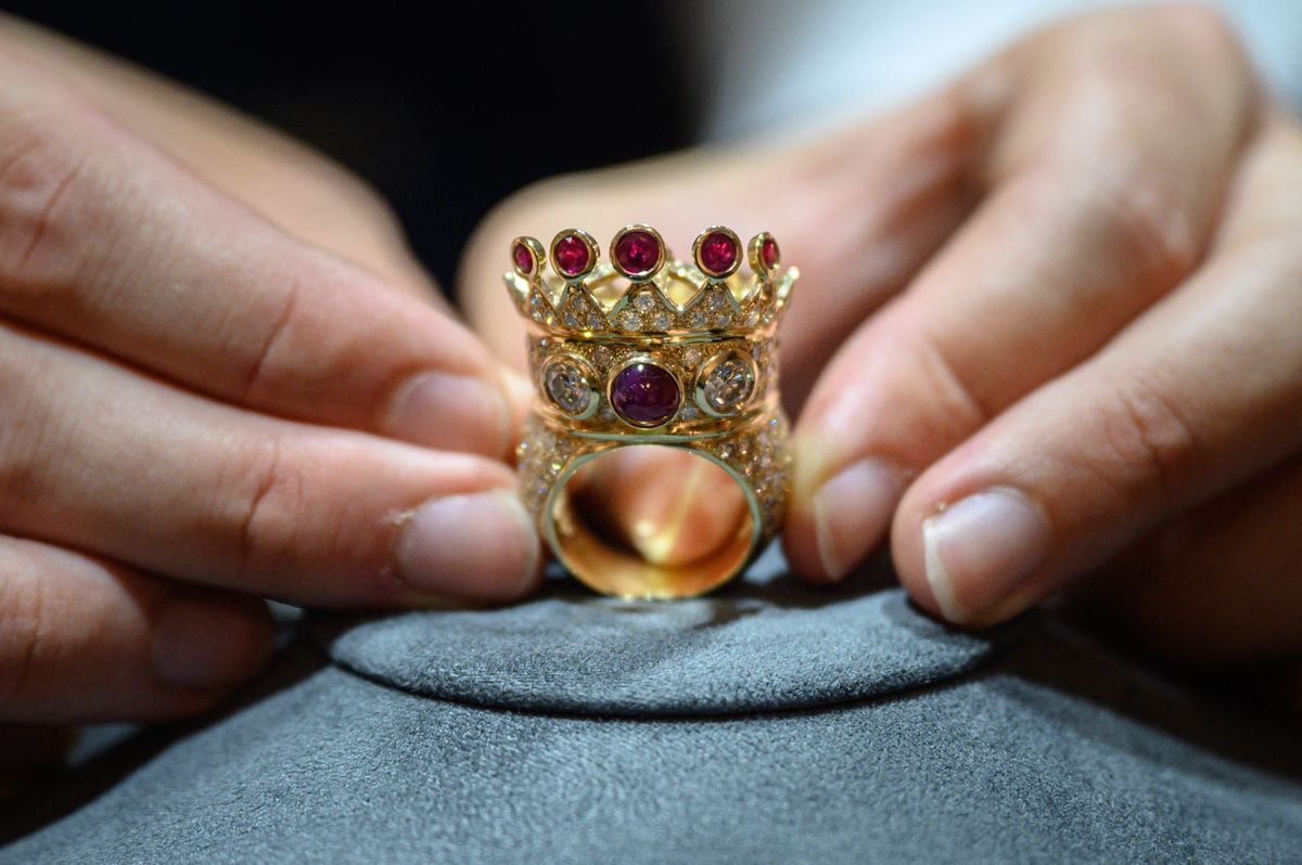 Enchères: Une bague du rappeur Tupac vendue plus d’un million de dollars