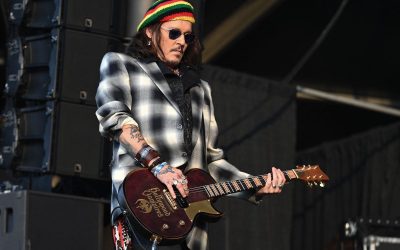 Incroyable rebondissement en Hongrie : Johnny Depp retrouvé “inconscient” ! Le concert tant attendu est annulé ! 😱