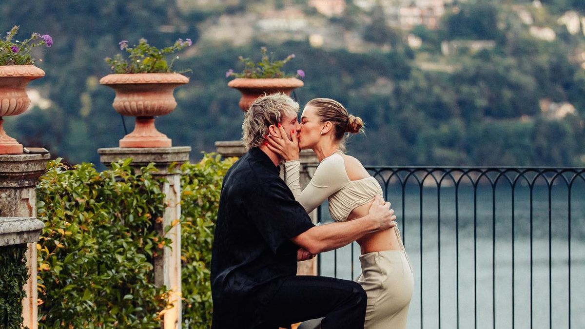 Italie: Logan Paul et Nina Agdal officialisent leurs fiançailles