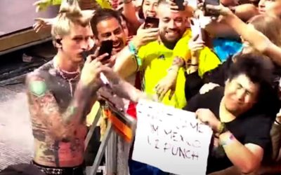 Machine Gun Kelly choque en frappant un fan qui le suppliait, découvrez les détails choquants de cette altercation !