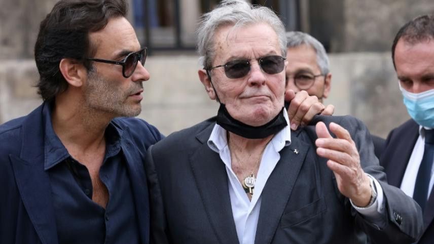 Justice: Affaire Alain Delon: Hiromi Rollin conteste l’intégralité des faits reprochés