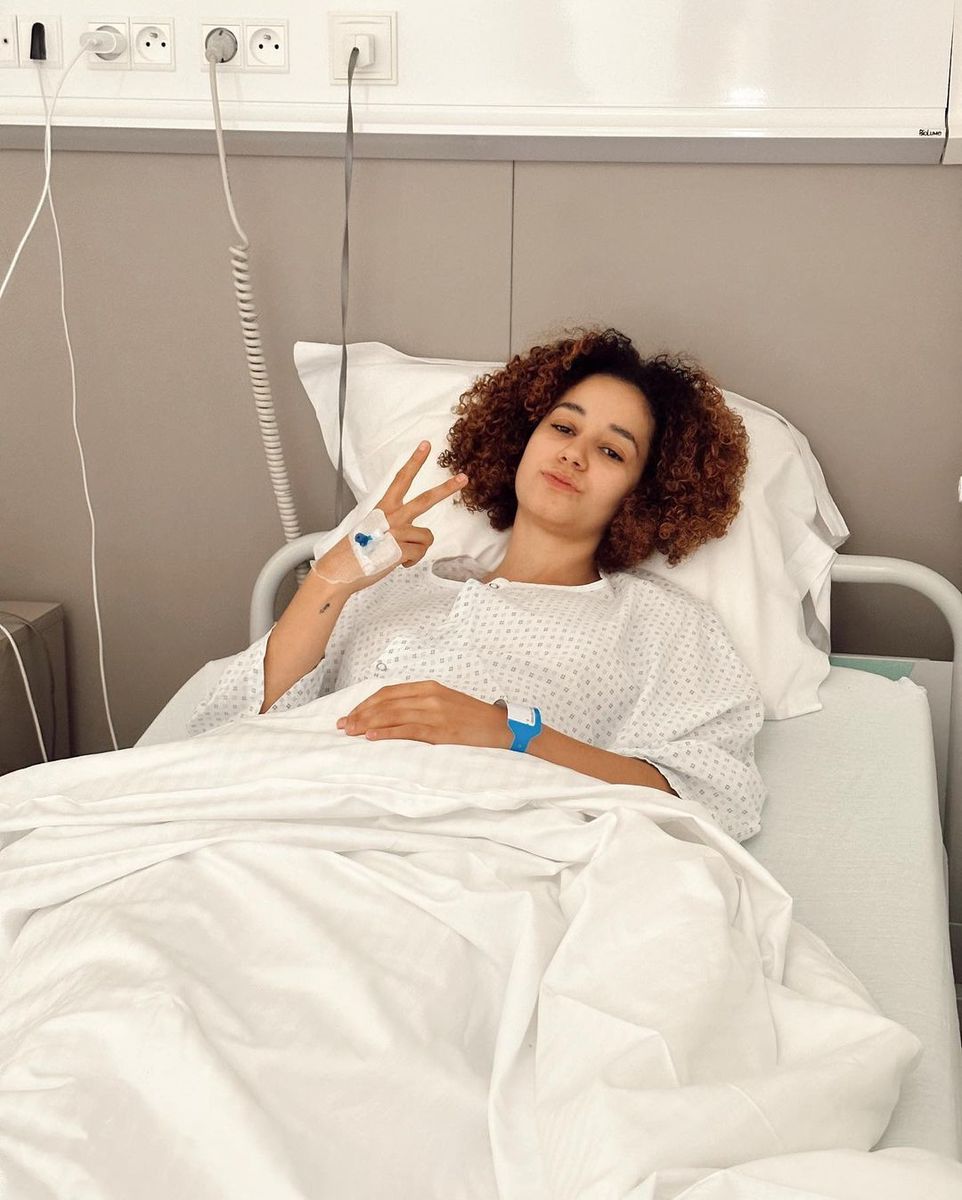 France: Léna Situations aux urgences à cause d’un ulcère