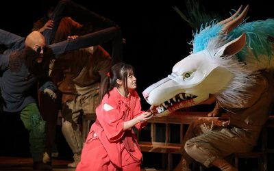 Découvrez l’incroyable adaptation sur scène de l’incontournable classique du Studio Ghibli, Le Voyage de Chihiro, qui s’apprête à enflammer le West End de Londres !