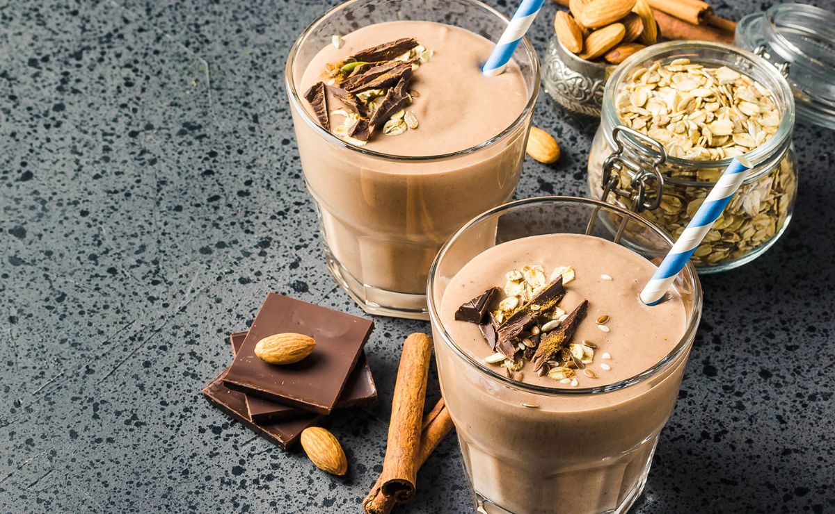 Batido de chocolate, avena y canela