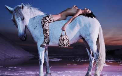 Découvrez la fascination de Kendall Jenner pour la puissance des chevaux en Camargue (France) !