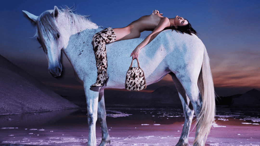 Camargue (F): Kendall Jenner loue la force des chevaux