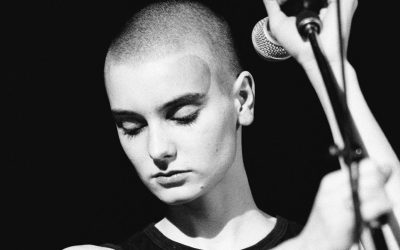 Découvrez la puissance inégalée de la musique et l’indignation captivante de Sinéad O’Connor, une artiste qui ne cesse de nous émerveiller.