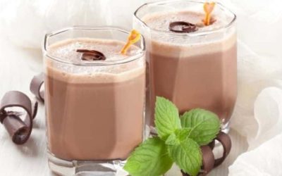 Découvrez la recette irrésistible du délicieux Batido au chocolat et à la menthe fait maison : les secrets de sa préparation dévoilés !