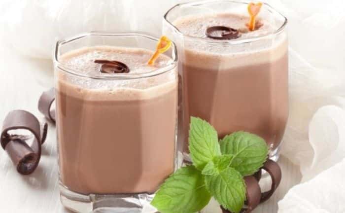 Batido de chocolate y menta para desayunar
