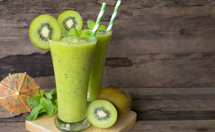 Smoothie au kiwi et citron pour la détoxification