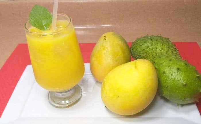 Comment préparer un smoothie à la corossol et à la mangue