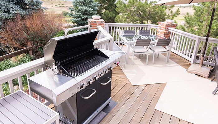 cocina exterior con barbacoa portatil