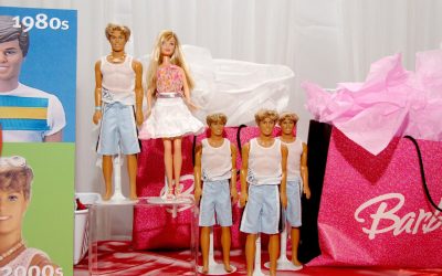 Découvrez les incroyables projets de Mattel pour le cinéma ! Lily Collins se métamorphose en véritable Polly Pocket et Vin Diesel devient un robot futuriste… Vous n’allez pas en croire vos yeux ! Après le triomphe retentissant du film “Barbie”, la célèbre marque de jouets nous réserve encore plus de surprises. Préparez-vous à vivre des aventures extraordinaires avec vos personnages préférés sur grand écran, pour des moments magiques garantis !