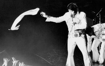 Découvrez l’incroyable manteau porté par Elvis Presley lors de sa dernière année de vie – le prix de vente va vous laisser sans voix ! Ce vêtement iconique du roi du rock a été adjugé à près de 150 000€ lors d’une vente aux enchères époustouflante. Ne ratez pas cette opportunité unique d’acquérir un morceau d’histoire et d’ajouter une touche de glamour à votre garde-robe. Faites partie des privilégiés qui possèdent un véritable trésor rock’n’roll en cliquant ici maintenant !