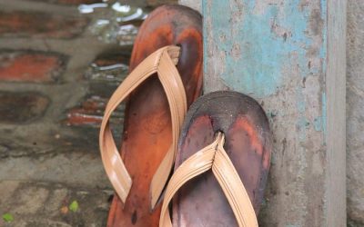Dites adieu aux taches de sueur sur vos sandales avec cette astuce incroyable !