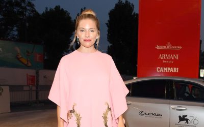 Espagne : Incroyable nouvelle ! Sienna Miller attend son deuxième bébé et nous sommes tous impatients de découvrir les détails !