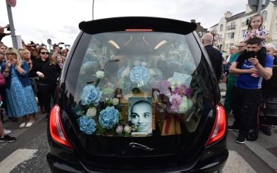 Funérailles : Une cérémonie émouvante avec fleurs et musique pour rendre un ultime hommage à Sinéad O’Connor !