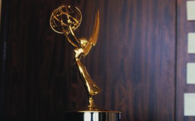 Grande nouvelle à Hollywood : la célèbre cérémonie des Emmy Awards est repoussée suite à une grève retentissante ! Découvrez toutes les infos croustillantes sur ce report inattendu.