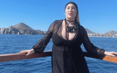 Hayley Hasselhoff dévoile son secret de séduction ultime : la confiance en soi ! Découvrez pourquoi cette star de renommée internationale affirme que rien n’est plus sexy que d’assumer pleinement qui l’on est. Prêt(e) à booster votre pouvoir de séduction ? Hayley Hasselhoff vous livre ses précieux conseils pour rayonner et attirer tous les regards. Ne manquez pas cette interview exclusive qui vous révèlera tous les secrets d’une confiance inébranlable !