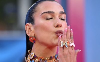 La pédicure à la française de Dua Lipa est du contenu fétichiste des pieds de premier choix