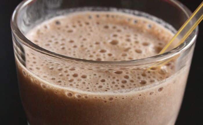 Smoothie petit-déjeuner au chocolat et au gingembre