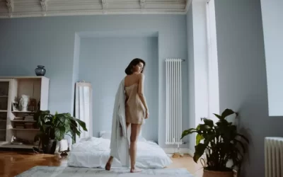 Le secret d’une nuit de sommeil réparatrice ? Le lien entre la mode et le sommeil révélé !
Découvrez comment le choix d’une tenue de nuit tendance peut améliorer vos nuits de sommeil.
Par Olivia Doonan – le 10 août 2023.