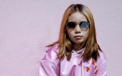 Les réseaux sociaux sont en ébullition depuis que Lil Tay, l’influenceuse de seulement 14 ans, met fin aux rumeurs macabres en s’exclamant haut et fort : « Je ne suis pas morte ! ». Découvrez toute la vérité sur cette jeune prodige des médias sociaux qui fait trembler la toile.