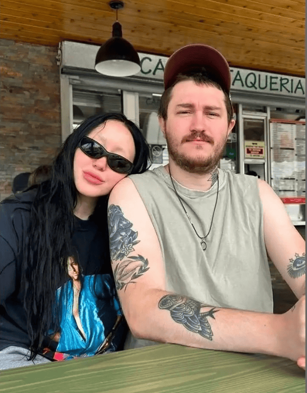 Noah et Braison Cyrus: Leur absence au mariage de leur mère vivement critiquée