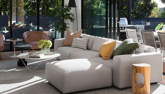 Terrasse intérieure avec un canapé classique