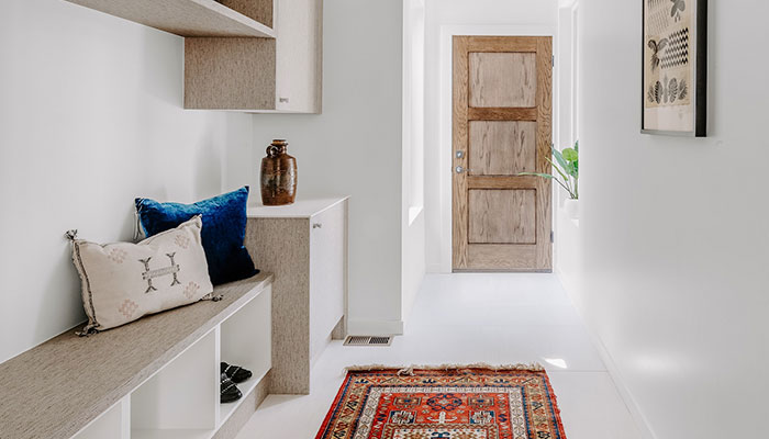 Décorer le couloir avec un banc à chaussures