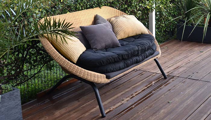 Fauteuil de terrasse avec chaises en velours
