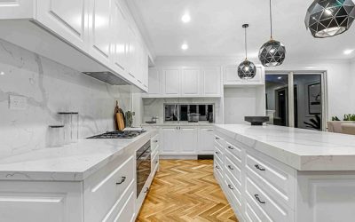 Découvrez comment illuminer votre cuisine de manière efficace et chaleureuse pour une ambiance accueillante!