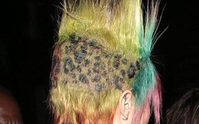 Découvrez le secret incroyable caché dans la crinière arc-en-ciel et épineuse de Cara Delevingne ! 💫🌈 Un trésor inattendu vous attend !