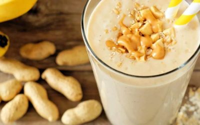Découvrez notre incroyable recette en 4 étapes pour réaliser un délicieux smoothie au beurre de cacahuète et à la noix de coco !