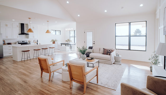 Appartement spacieux avec un design intérieur minimaliste