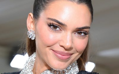 Kendall Jenner sans sourcils = Chef’s Kiss, découvrez son incroyable transformation !