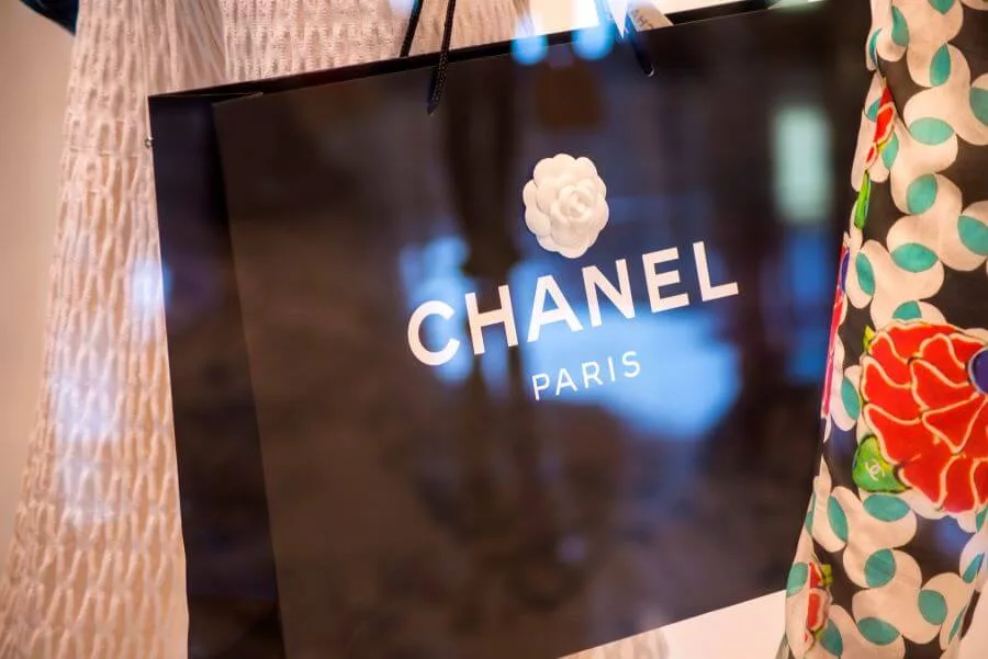 Floral Fashionistas: the Clothing Brands with Flower Logos or Emblems
                

                
                    By Chloé Safilo -                      24th August 2023