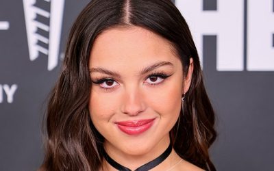 Olivia Rodrigo s’en fiche complètement de ton avis sur son vernis écaillé, découvre pourquoi !
